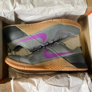 **NEW** NIKE METROCON 1, US MENS Size 10